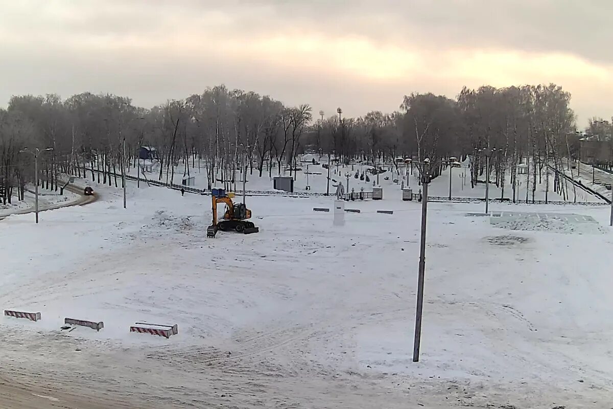 Горки стерлитамак. Горки в стерлитамаке. Елка на гдк стерлитамак 2022. Площадь ленина зимой горками. Ледяные горки стерлитамак.