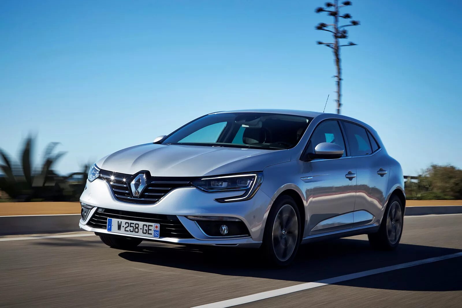 Www renault. Рено Меган 2022 новый. Renault Megane 2016. Рено Меган 2015. Renault Megane 2015.