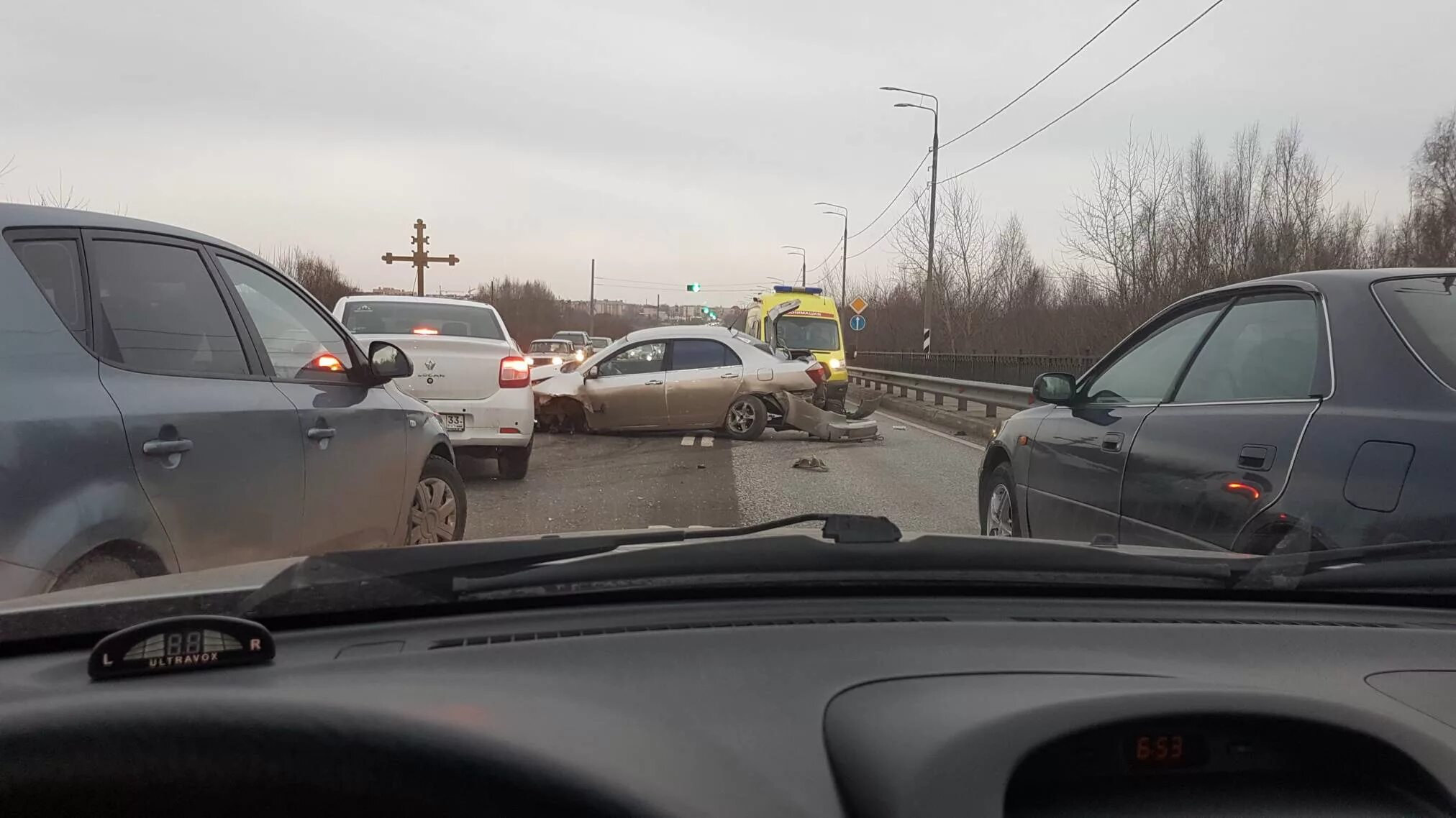 Дтп во владимире сегодня. Дтп на мосту через клязьму во владимире. авария на мосту во владимире сегодня через клязьму. авария на въезде в екатеринбург вчера.