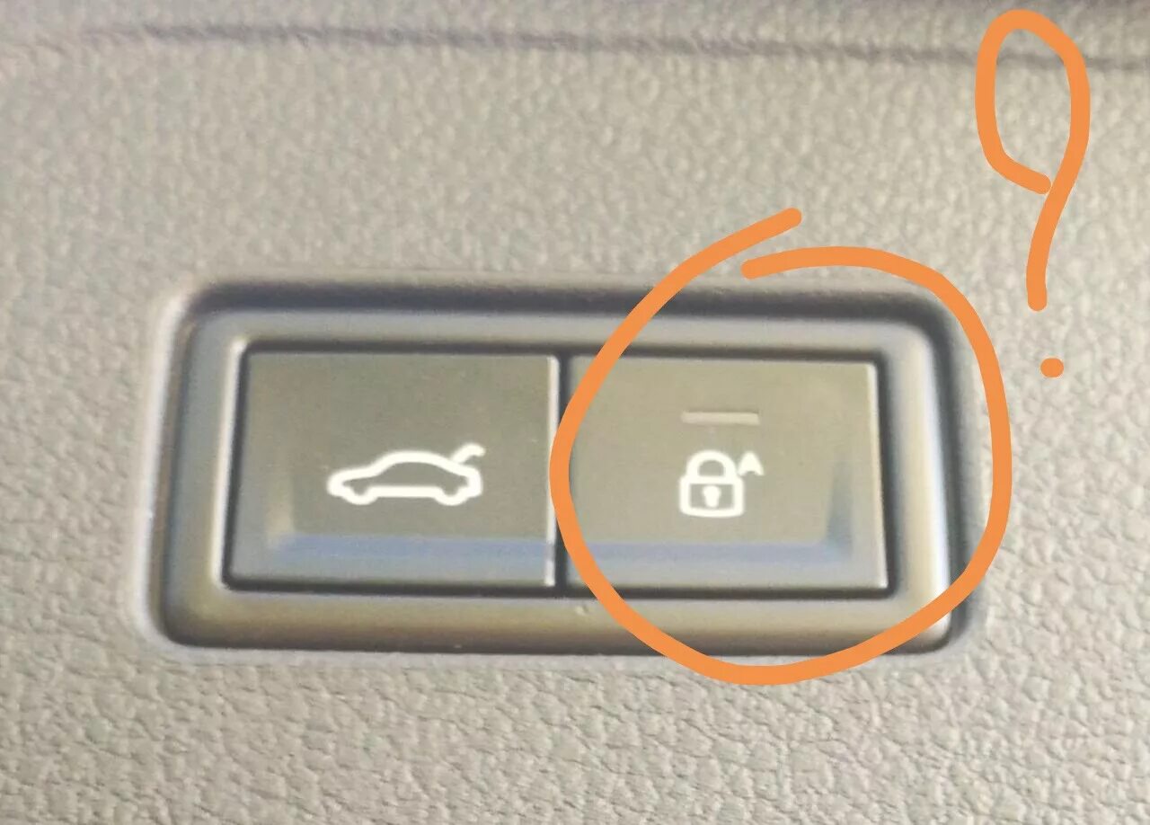 Кнопкой открыть в новом. Пассат б7 кнопка багажника. Volkswagen Touareg кнопка закрытия багажника. Кнопка багажника Пассат б8. Кнопка закрывания багажника б7.