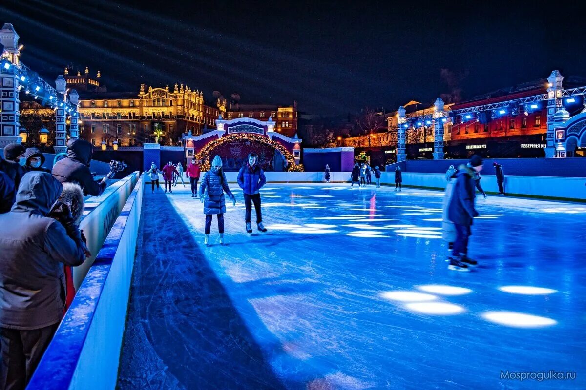 Московский городской каток. Каток на площади революции в Москве. Каток на площади революции 2022. Каток Москва 2022.