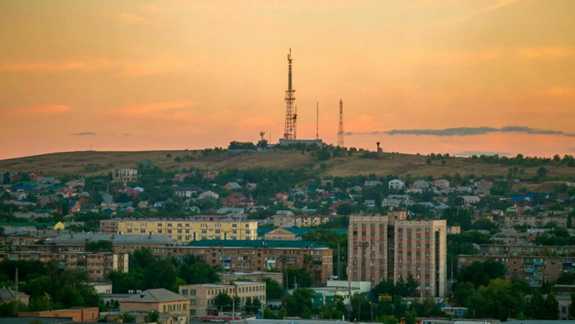 Сколько населения в орске. Орск телевышка. Город Орск Оренбургская область. Виды города Орска Оренбургской области. Орск центр города.