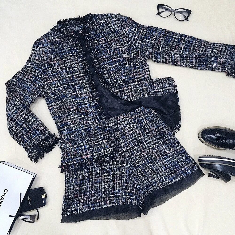 Твидовый костюм шанель 2020. Твидовый костюм детский. Твидовый жакет манго молочный. Твидовый костюм детский. Твидовый костюм zara с шортами.