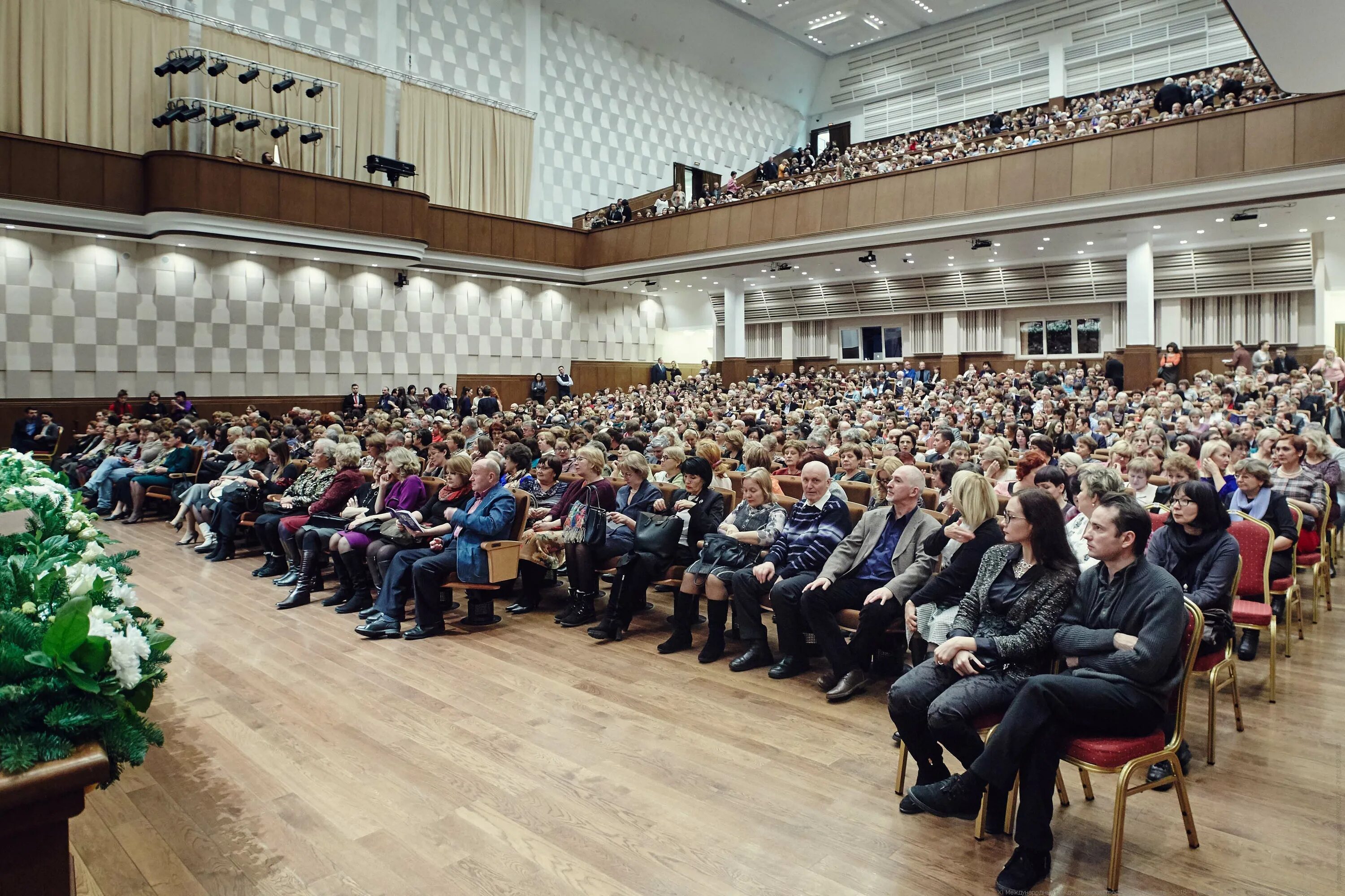 Сайт зала каца афиша. Новосибирский концертный зал имени Каца. Новосибирская филармония зал Каца. Концертный зал Каца Новосибирск зал. ГКЗ им. а.м. Каца, концертный зал им. а.м. Каца.