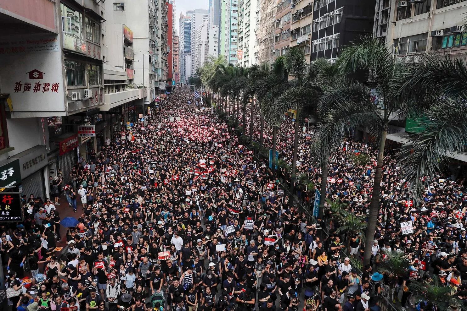 Crowded street. Перенаселение в Гонконге. Перенаселение планеты. Перенаселение мегаполисов. Перенаселение Японии.