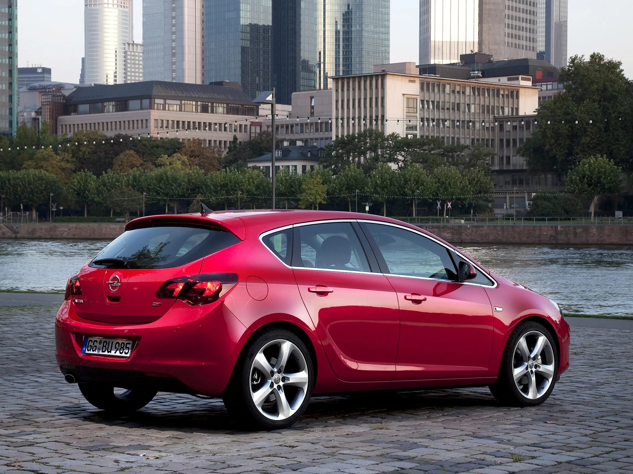 Opel Astra j. Opel Astra Turbo. Корпус хэтчбек