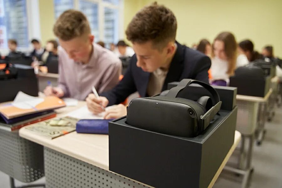 Партнерская сеть. Включи 4 работа. Хочу работать. Кибербуллинг. Кибербуллинг картинки.