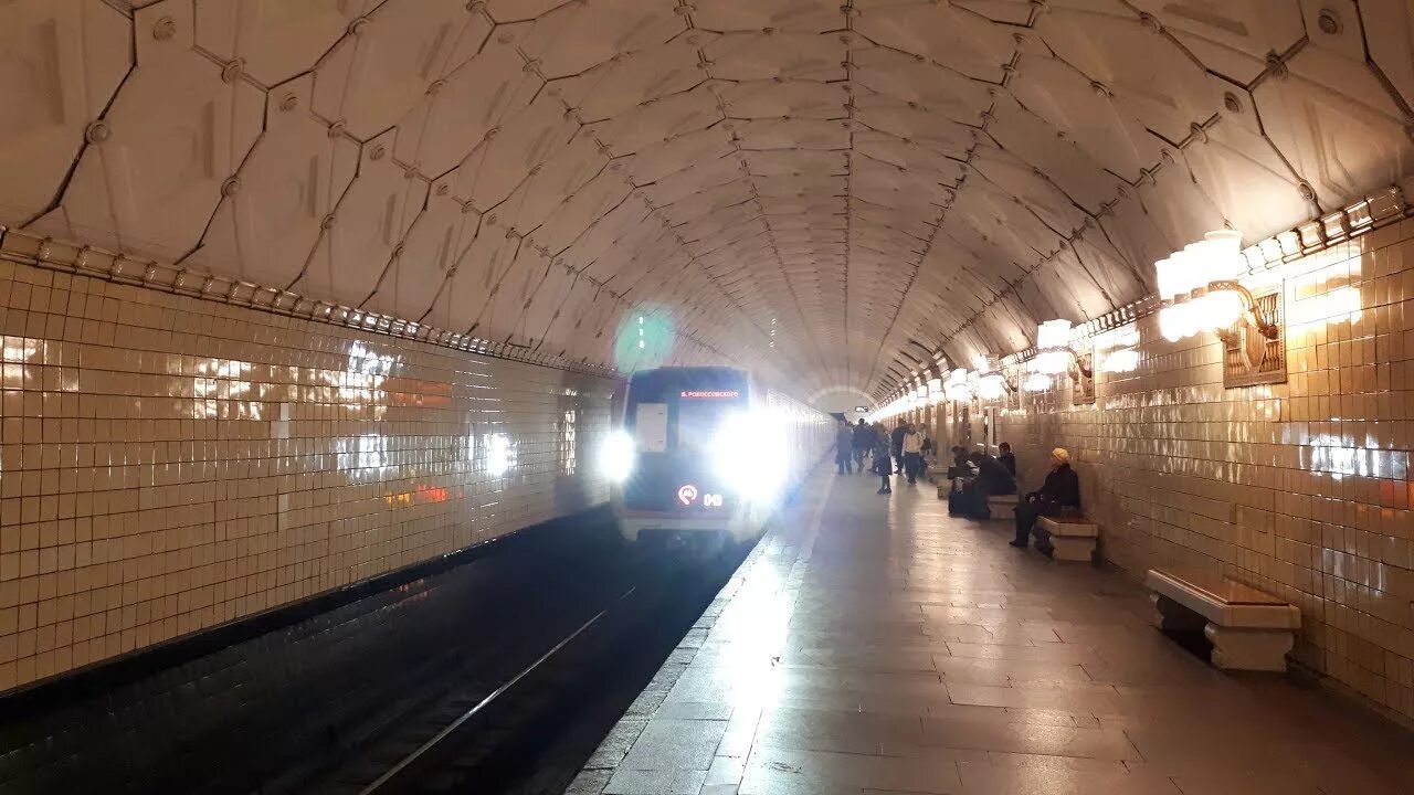 Станция бранево метрополитена. Станции московского метро. Парк культуры авария метро. Поезд метро. Что случилось на станции спортивная сегодня.