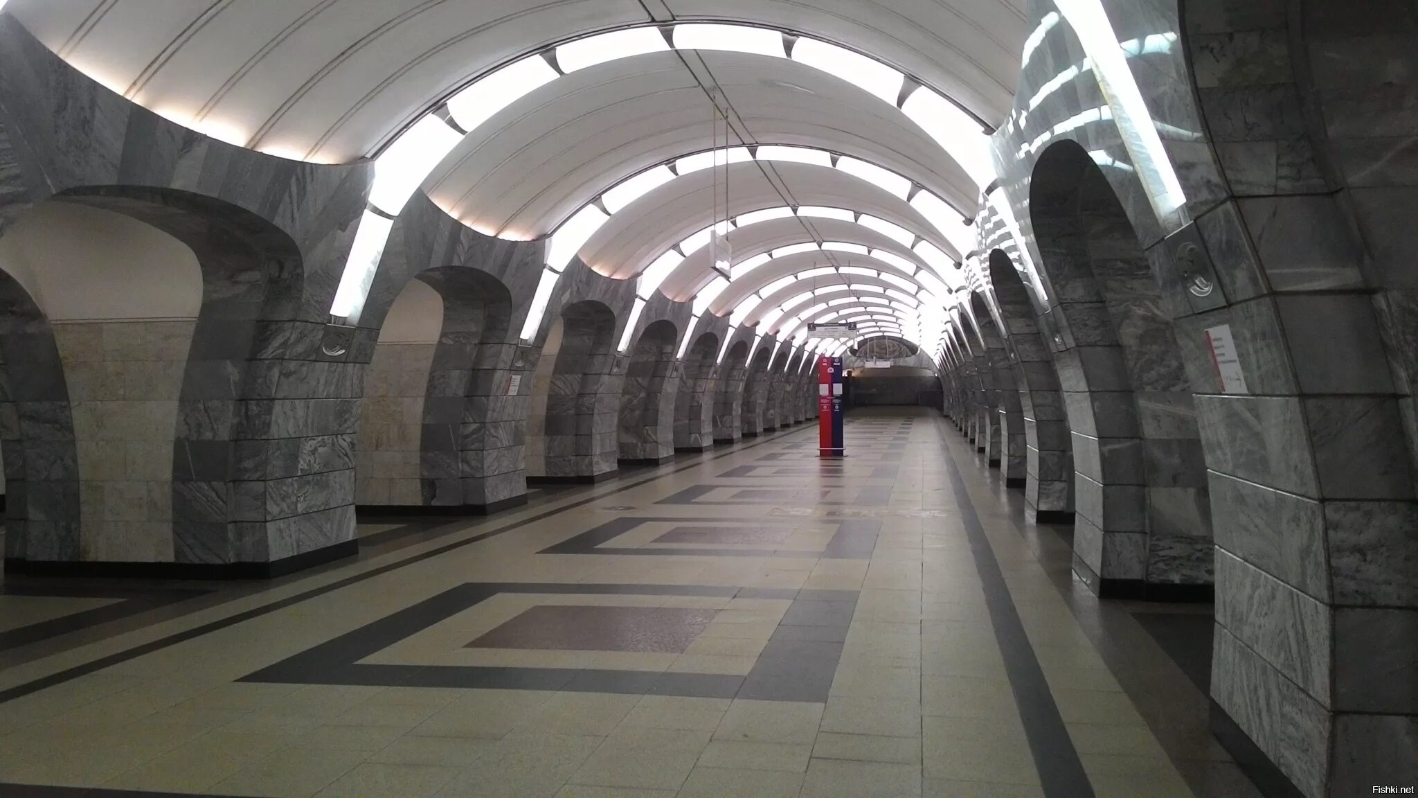 Метро бауманская старый эскалатор. Площадь ленина метро питер эскалатор. Санкт-петербург из станции метро кировский завод. Метро смоленская эскалатор. Смоленская метро спб.