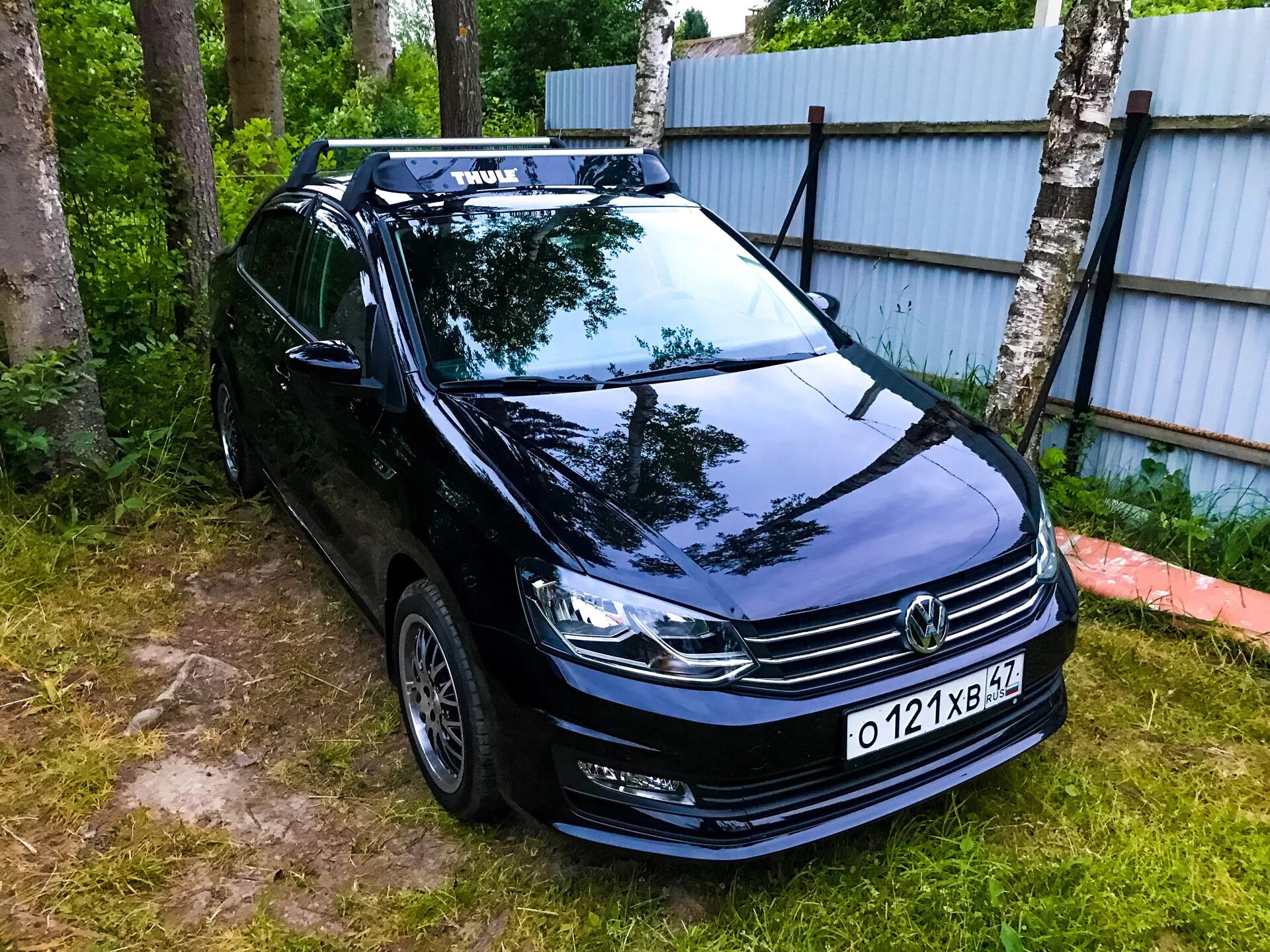 Фольксваген поло багажник купить. Volkswagen Polo рейлинги. Volkswagen Polo с рейлингами. Рейлинги на Фольксваген поло седан. Багажник на крышу VW Polo sedan.