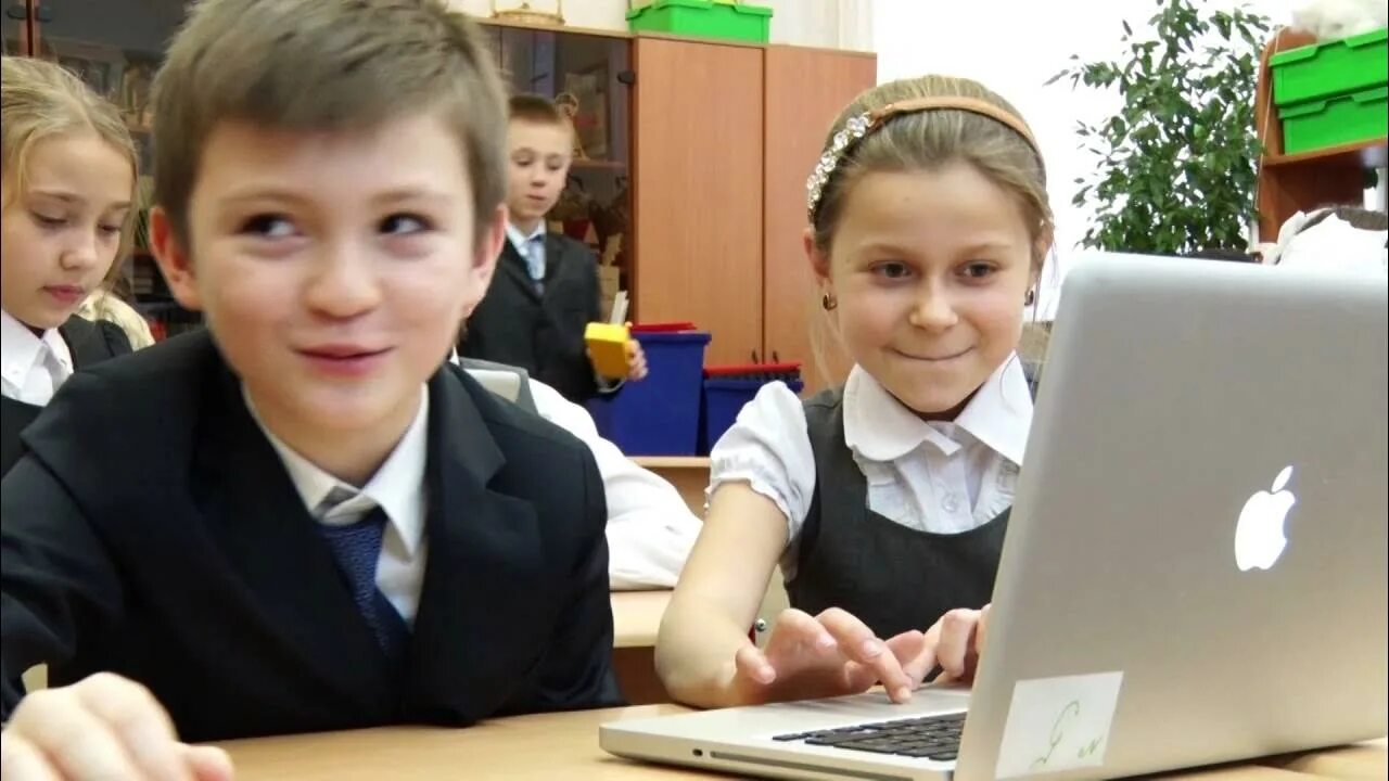 Гбоу школа 1375. Ролик начальная школа. Начальная школа века. Vipuskno 4 klass. Ролик начальная школа.