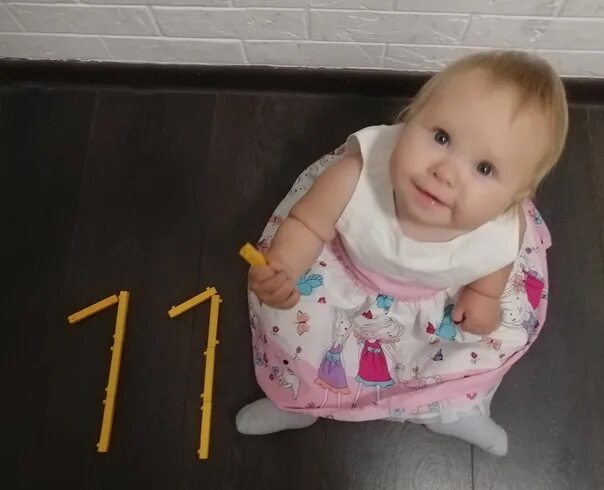 Кг 1. 11 месяцев ребенку фото. Модная малышка 11 месяцев. Модная малышка 11 месяцев. 11 месяцев ребенку.