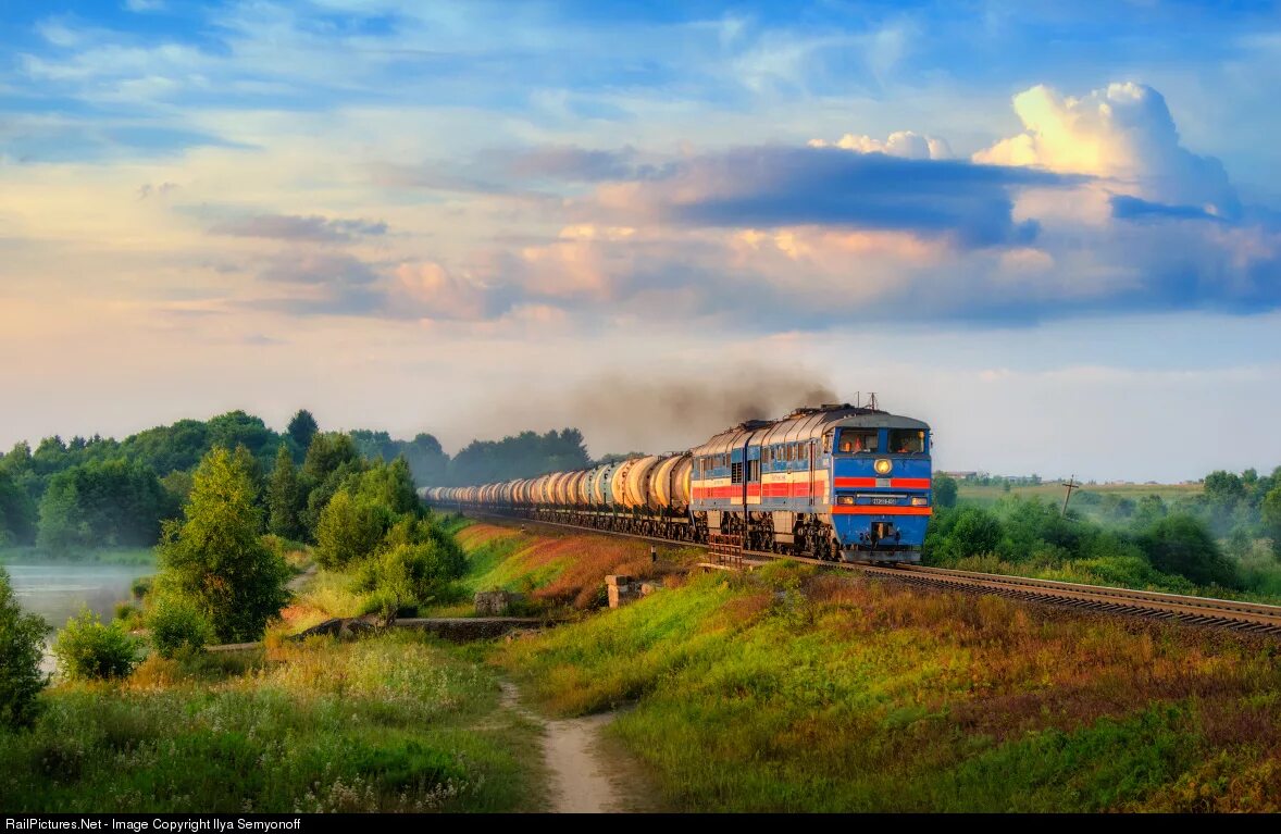 Пейзажи железной дороги. Пейзаж с железной дорогой. Поезда России. Пейзаж с поездом.