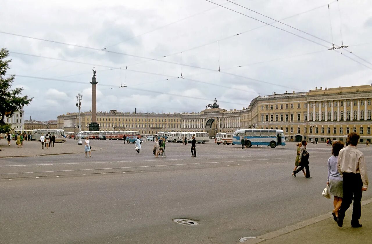 Ленинград фото. Ленинград Дворцовая площадь 1960. Город Ленинград Дворцовая площадь. Ленинград Дворцовая площадь СССР. Ленинград 1972 год.