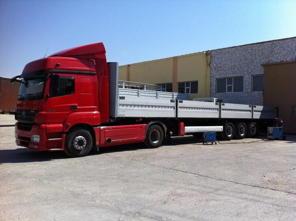 Мерседес актрос с полуприцепом 2001. Mercedes axor 1843 тонар. Мерседес 1841. Мерседес бенц актрос с прицепом. Мерседес актрос 1846 сцепка.
