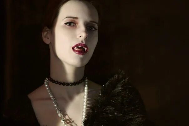 Алиса ди. Алиса ди модель. Княжна вампирша фото. Alice Amelia Jeffrey.