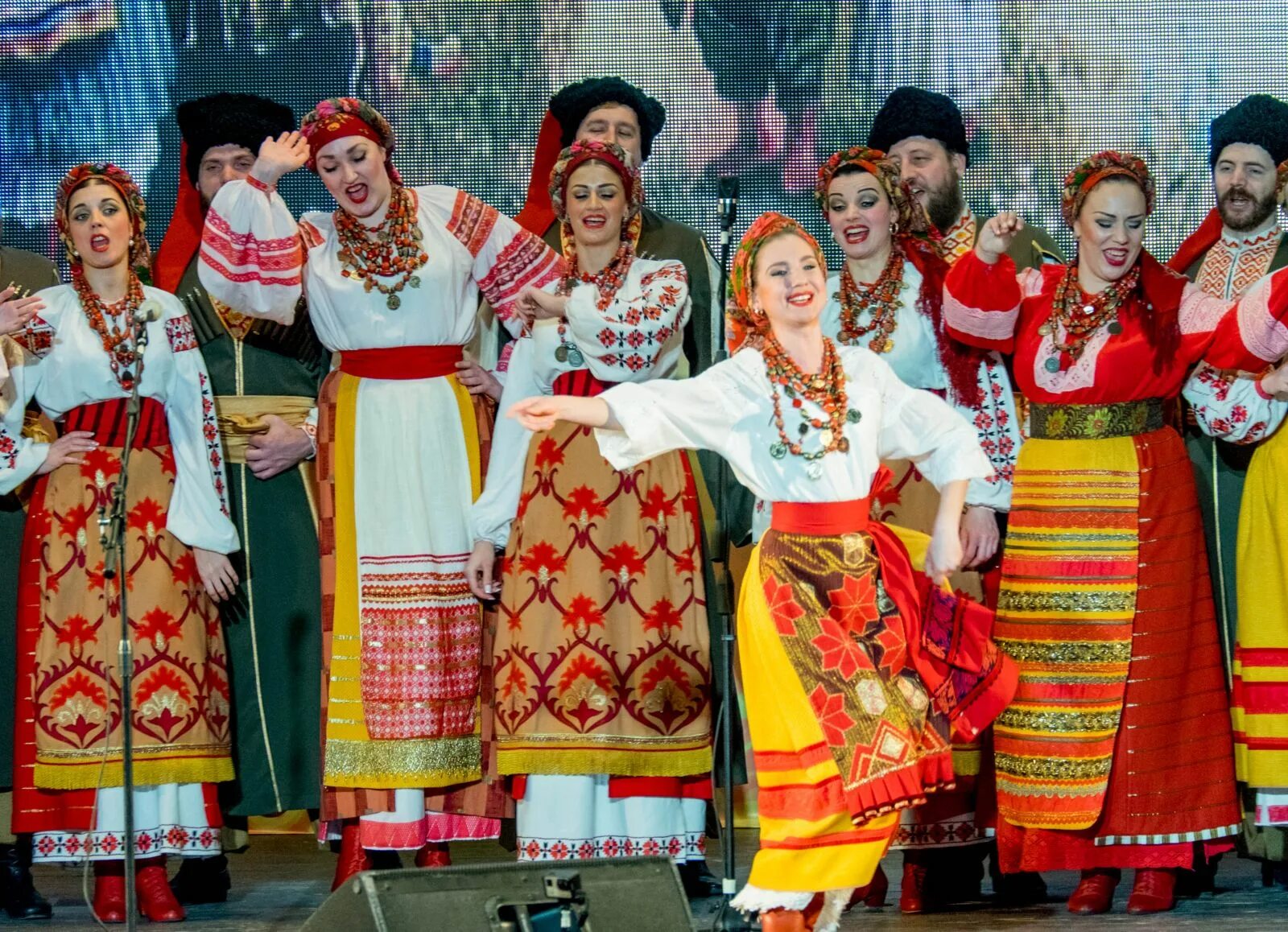 Кубань одежда. Кубань одежда. Национальный костюм кубани казаки. Кубань одежда. Казачьи костюмы московский казачий хор.