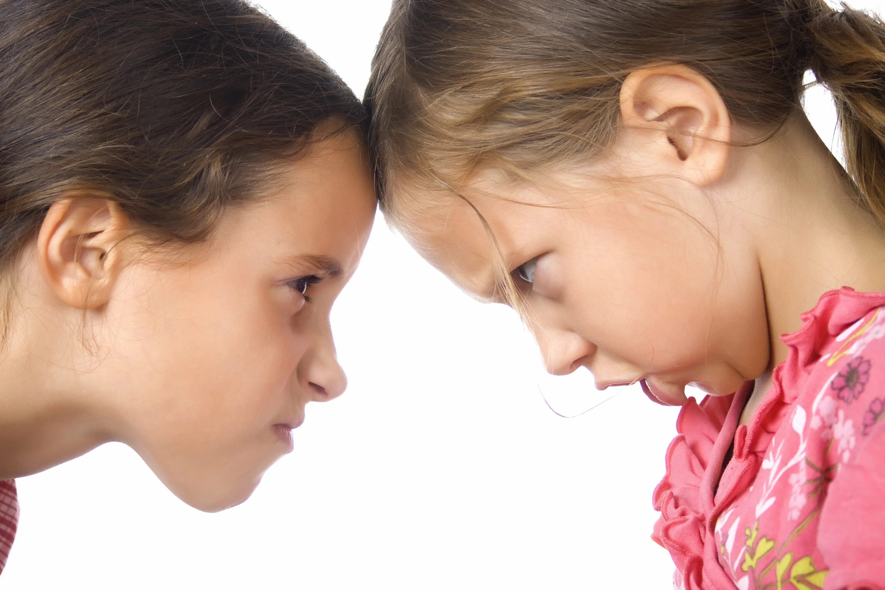 Брат и сестра спор. Конфликт между детьми. Зависть эмоция. Девочки ссорятся. Конфликты братьев и сестер.