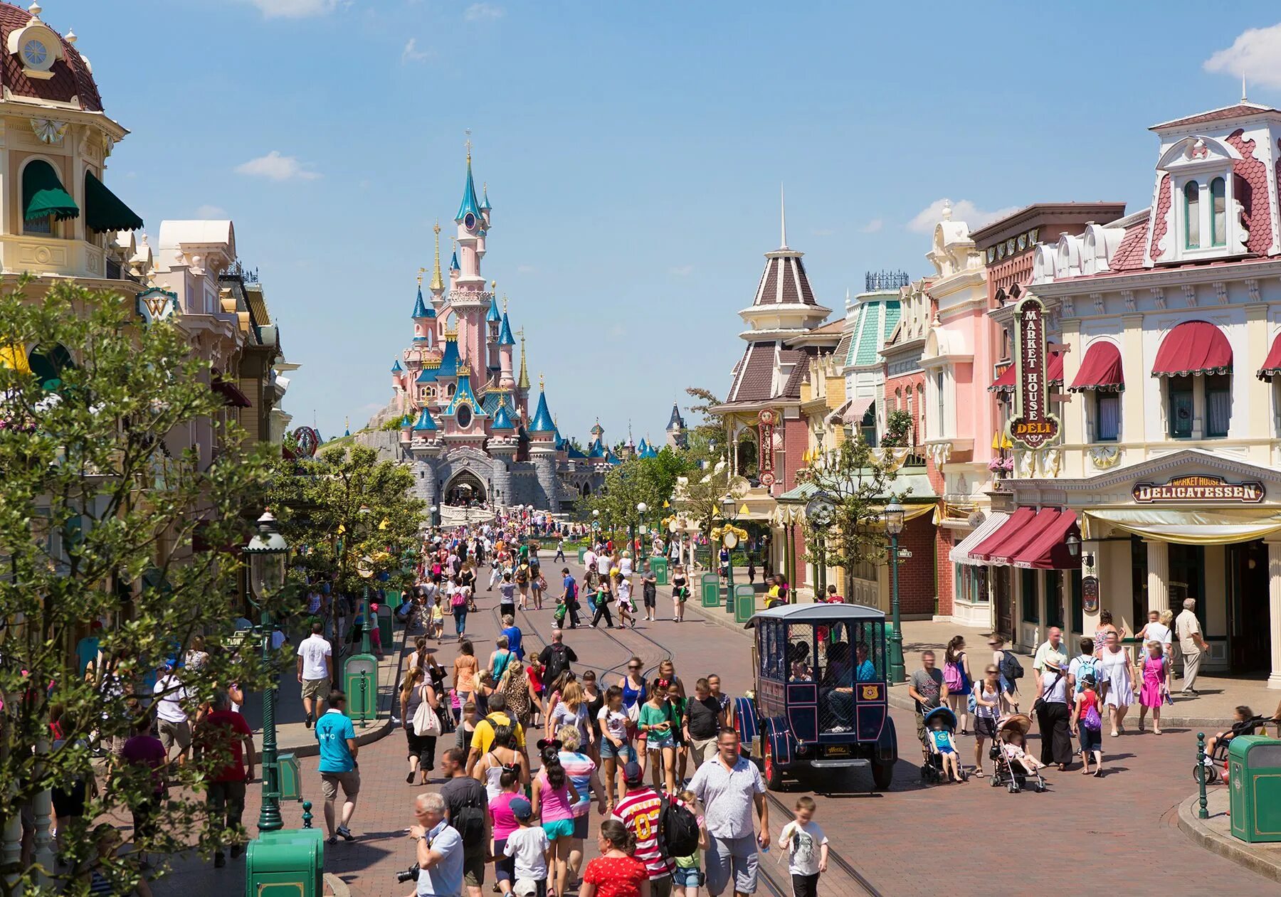 Тур в диснейленд. Диснейленд Париж Disneyland Paris. Main Street Диснейленд Париж. Диснейленд Париж Главная улица. Парк Уолт Дисней в Париже.