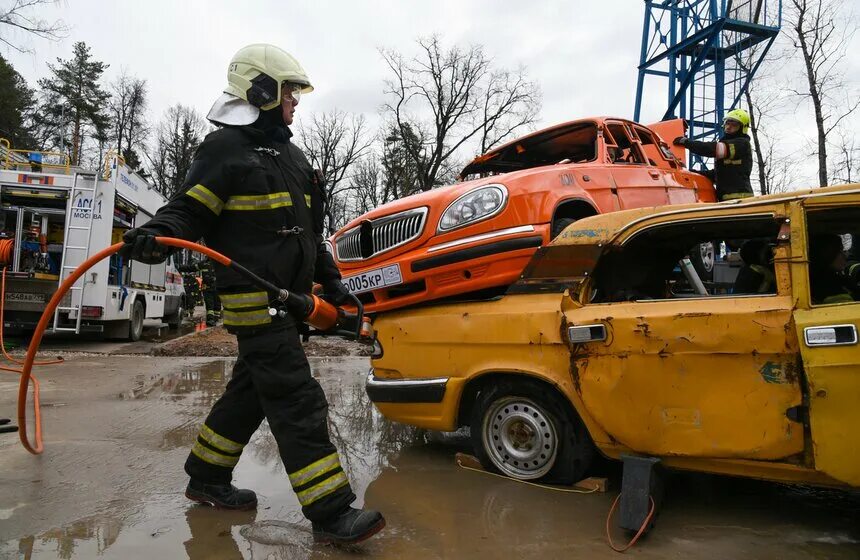 Аср соревнования мчс. Соревнования по ликвидации последствий дтп плакат. Аср при ликвидации дтп мчс. Соревнования по аср мчс при дтп. Гдовские спасатели.