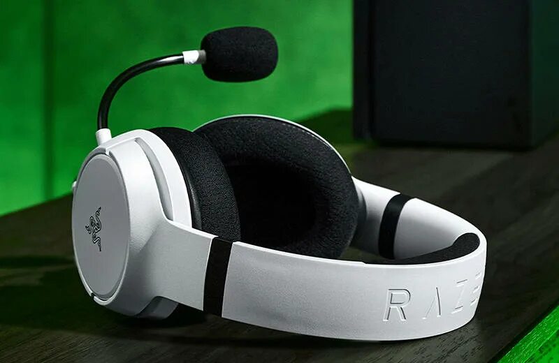 Razer kaira for xbox. Наушники рейзер. Микрофон Razer белый. Наушники Razer Kaira for Xbox.