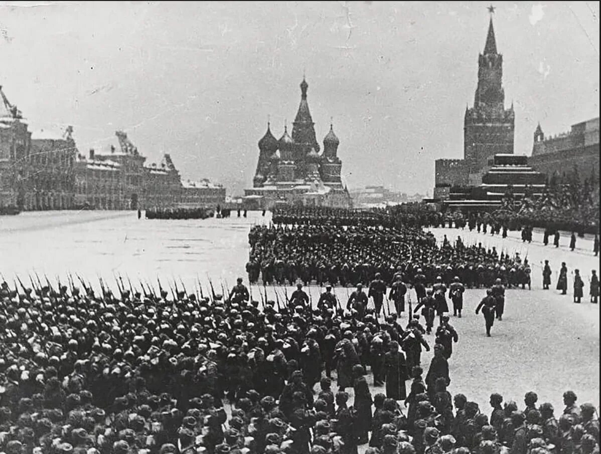 Какое мероприятие было в москве 1941 года. Парад 7 ноября 1941г. парад 7 ноября 1941 г на красной площади в москве. битва за москву 1941. московская битва 1941 парад на красной площади.