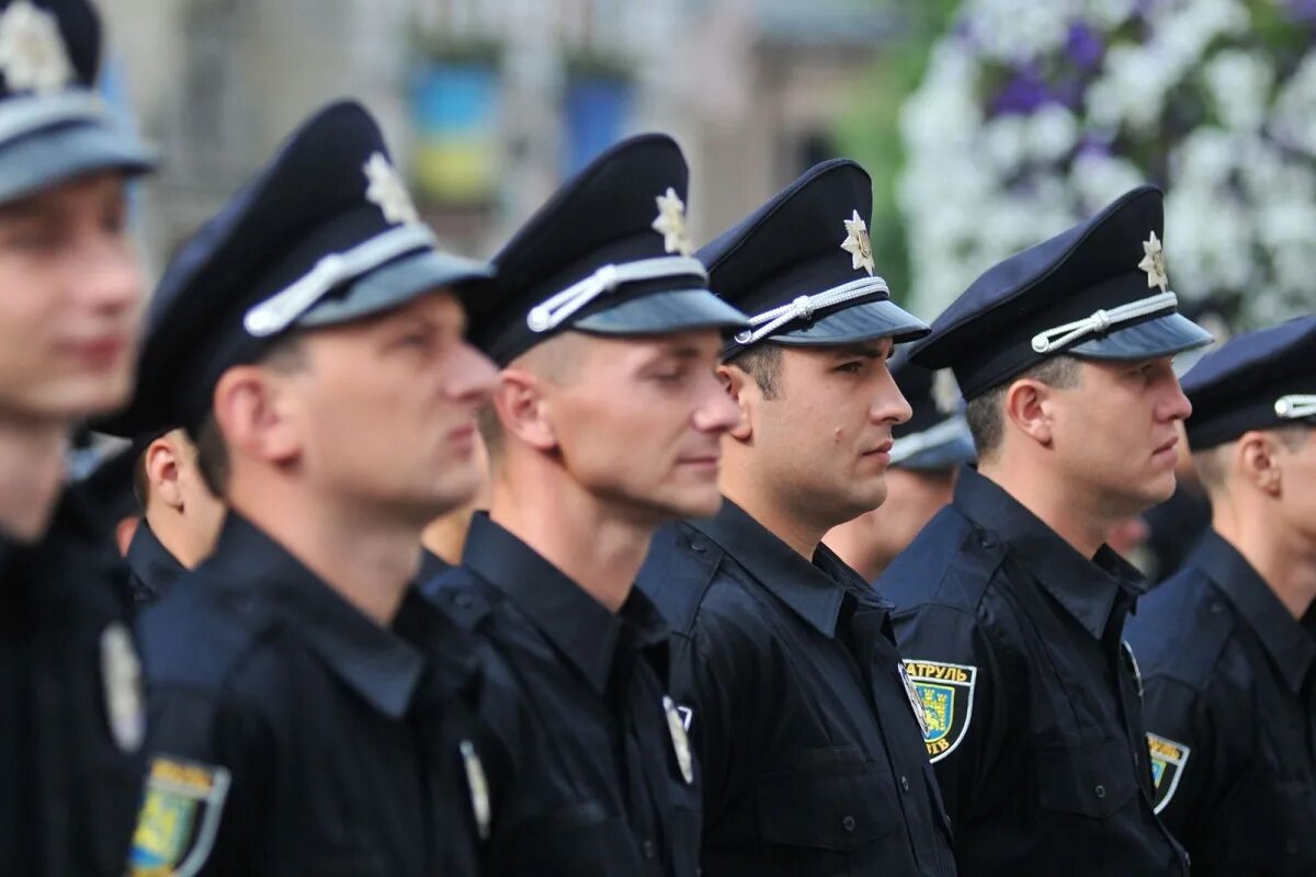 Фото полицейского. Национальная полиция Украины. Полицейские. Полиция фото. Форма полиции Украины.