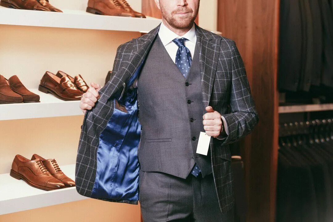 мужские костюмы сочи. большевичка костюмы мужские. мужской костюм для полных мужчин. примерка мужского костюма. мужские костюмы сочи.