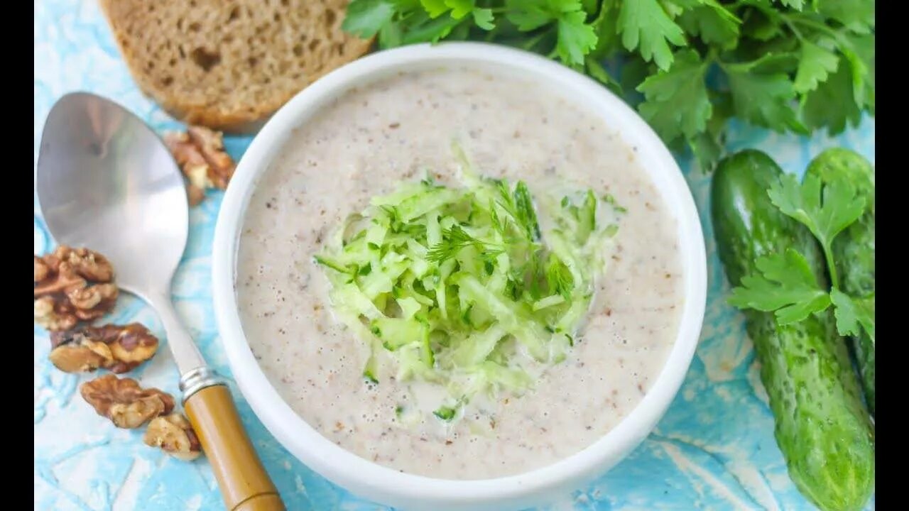 Таратор болгарский. Таратор суп болгарской кухни. Холодный суп таратор. Окрошка с рыбой. Холодный суп с огурцом 7 букв