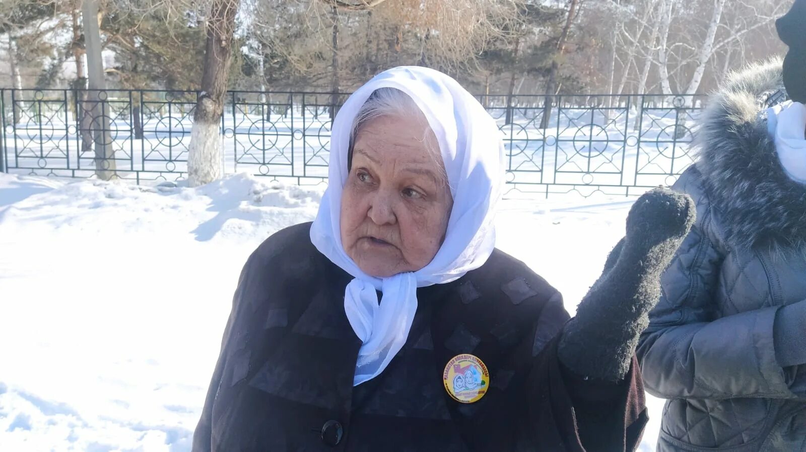 Женщина в возрасте. Снижение пенсионного возраста 1967. Митинги движение женщин в р.к. по снижению пенсионного возраста. Я пенсионер. Пенсионный возраст понизят последние новости