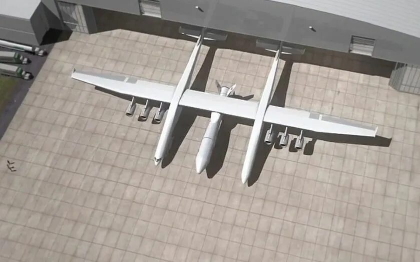 Самолет с размахом крыльев 30 м летит. Самолет с размахом крыльев 30 м летит