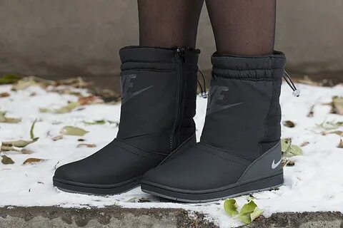 Зимние спортивные сапоги женские