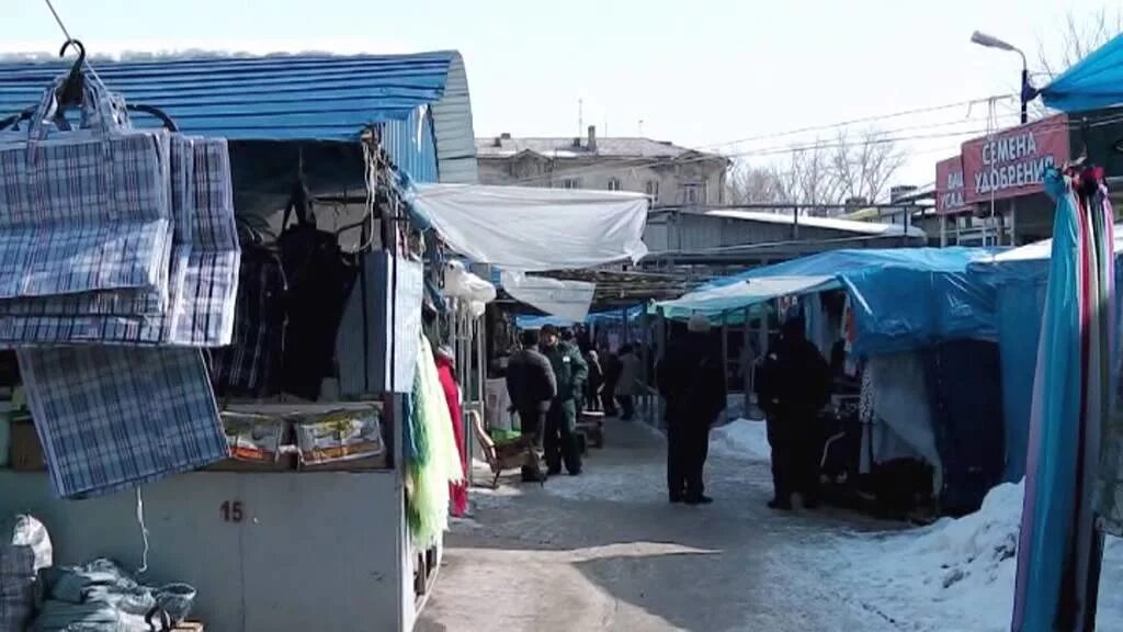 Тракторный рынок адрес. Тракторозаводской рынок Волгоград. Тракторный рынок Волгоград рынок. Тракторный продуктовый рынок Волгоград. Рынок на Нижнем Тракторном Волгоград.