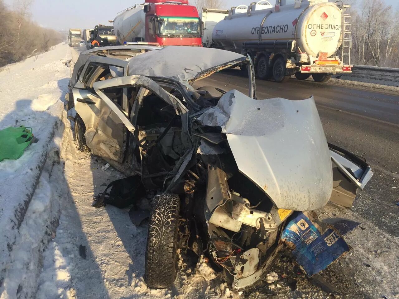 Волжское шоссе 34 самара. Дтп самара волжский. Авария на волжском шоссе камри тюмкин. 05. Самара авария московское шоссе столб 2014.