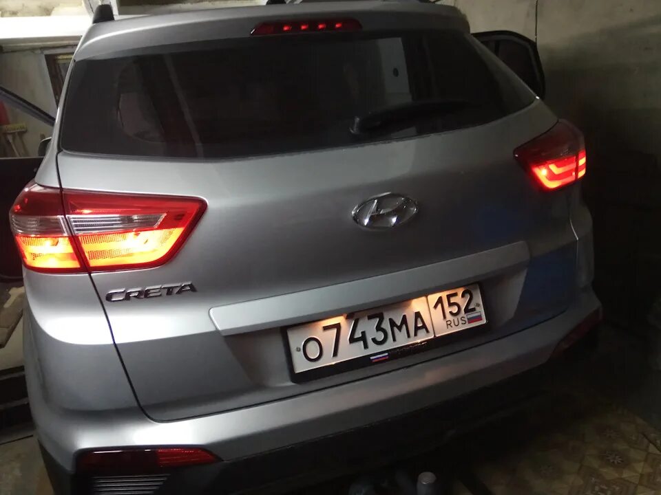 Стопы в попы т.е. в дверь багажника - Hyundai Creta (1G), 1,6 л, 2016 года своим