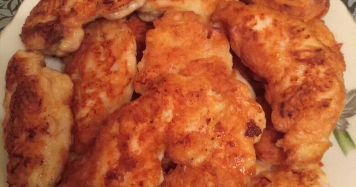 Куриное филе в кляре пошагово. Куриная грудка в кляре. куриные грудки в кляре на сковороде. куриная грудка в кляре на сковороде. куриная грудкат вкляре.