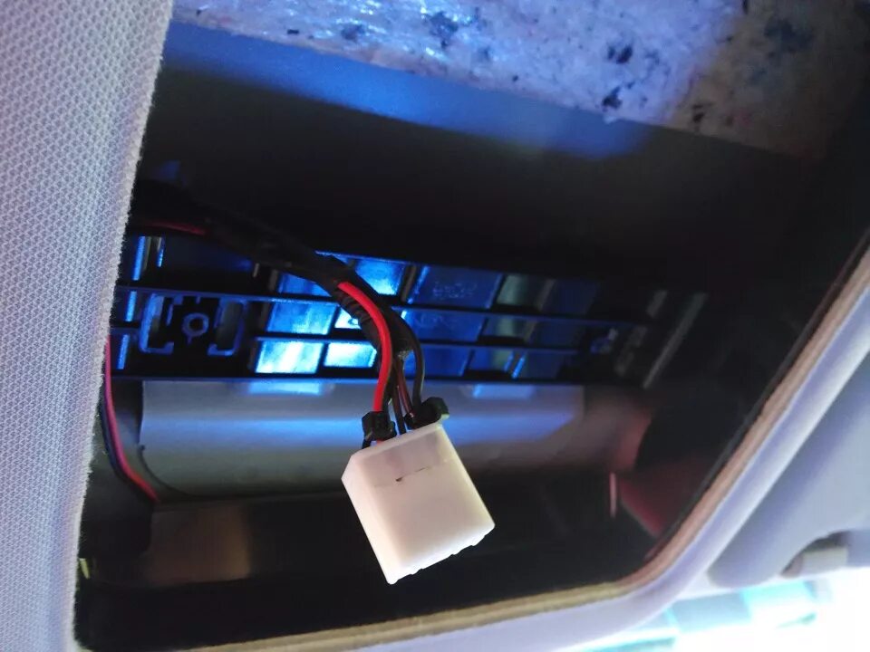 Подключение подсветки ног поло через блок Передняя подсветка ног и дверей. Volkswagen Polo Sedan, 1,6 л, 2012 года элект