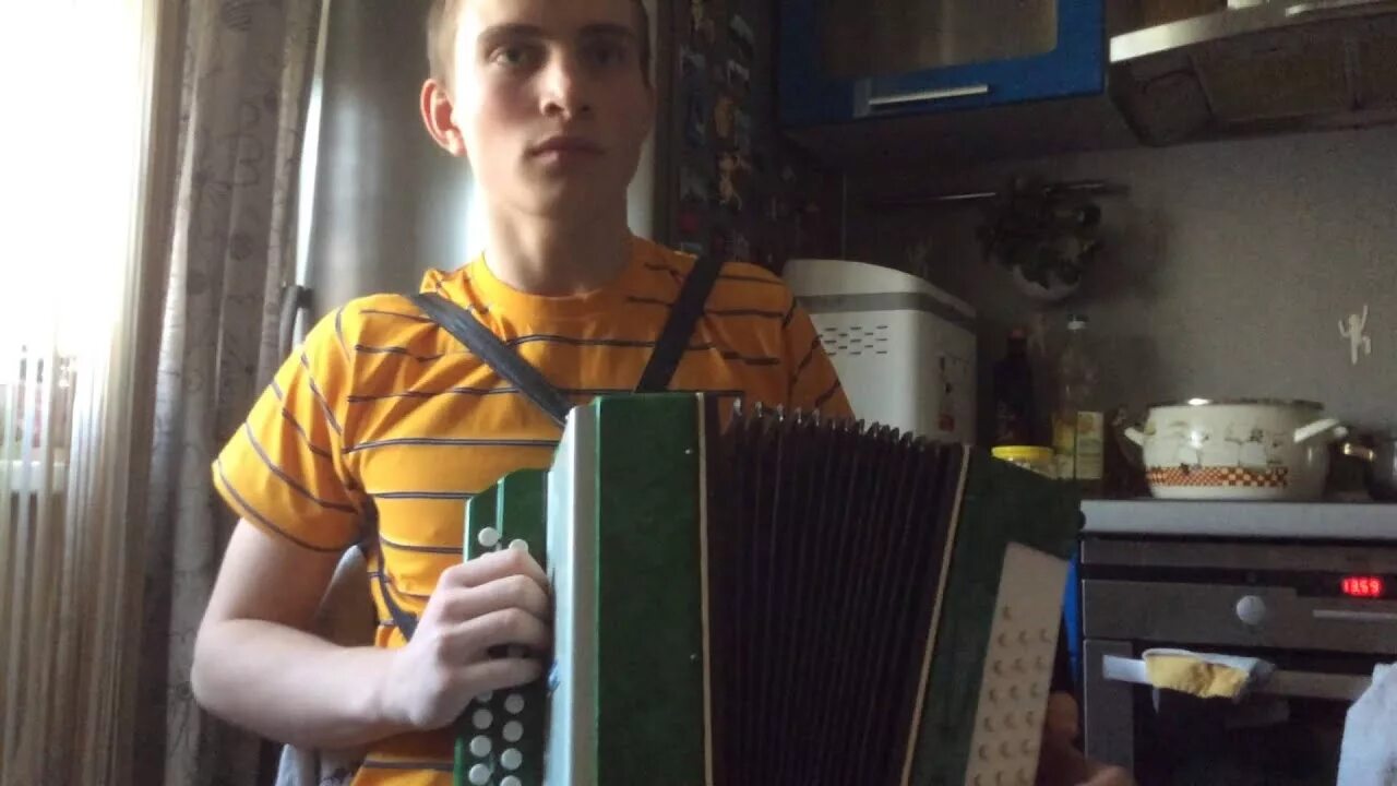 Уроки игры на гармошке. Милый чё игра на гармони. Частушки на гармошке по цифрам. Как играть частушки на гармони. Частушки на гармони в цифрах.