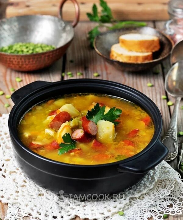 Кухня гороховый суп. Гороховый суп с охотничьими колбасками. суп с охотничьими колбасками. гороховый суп с колбасками. суп с сосисками охотничьими.