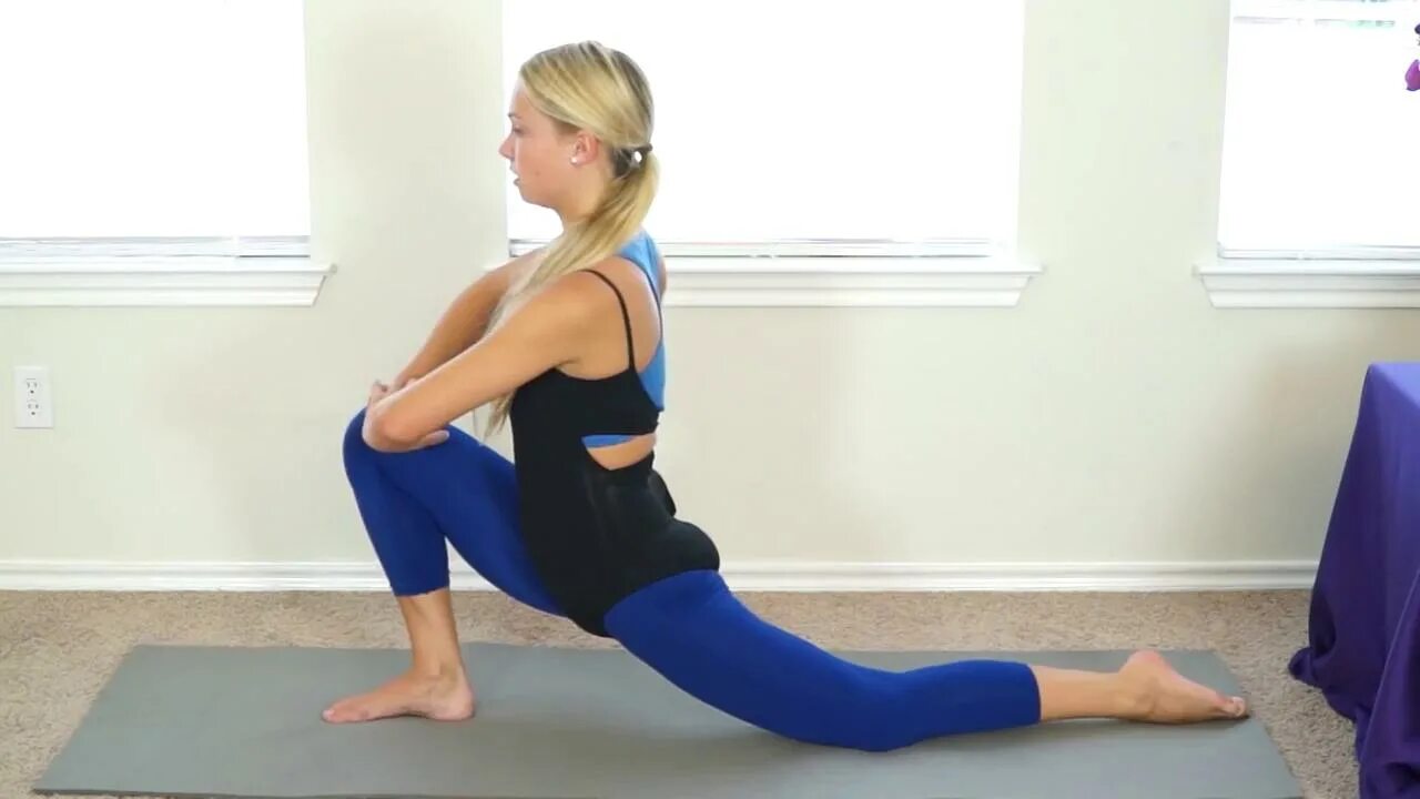 Flexibility stretching. Stretch for Splits. Split exercise. Flexibility exercises - Split. Растяжка как альтернатива.