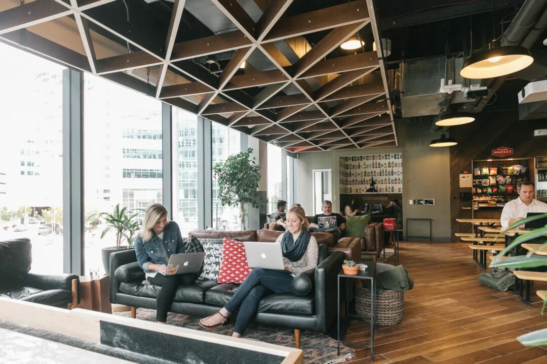 Ньюман wework. Ребекка ньюман wework. we work компания основатели.