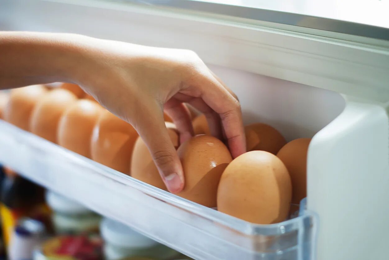 There are many eggs in the fridge