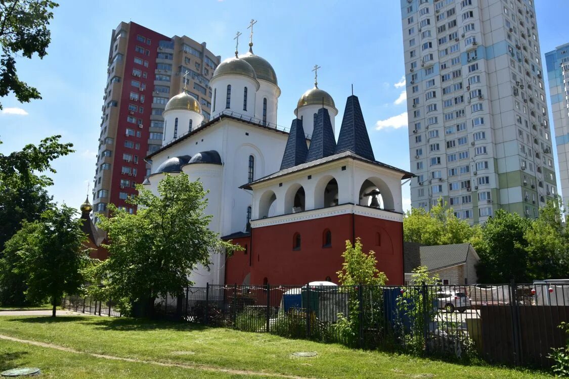 Зюзино московская область. Улица Лавочкина Москва храм. Храм Ермогена в Зюзино. Церковь Ермогена Симферопольский бульвар. Церковь Богородице Чертаново Северное.