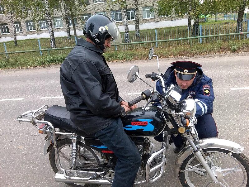 Забрали мотоцикл без документов. Мотобат ИЖ. Полицейский мопед. ДПС И мопед. Мопед ГИБДД.