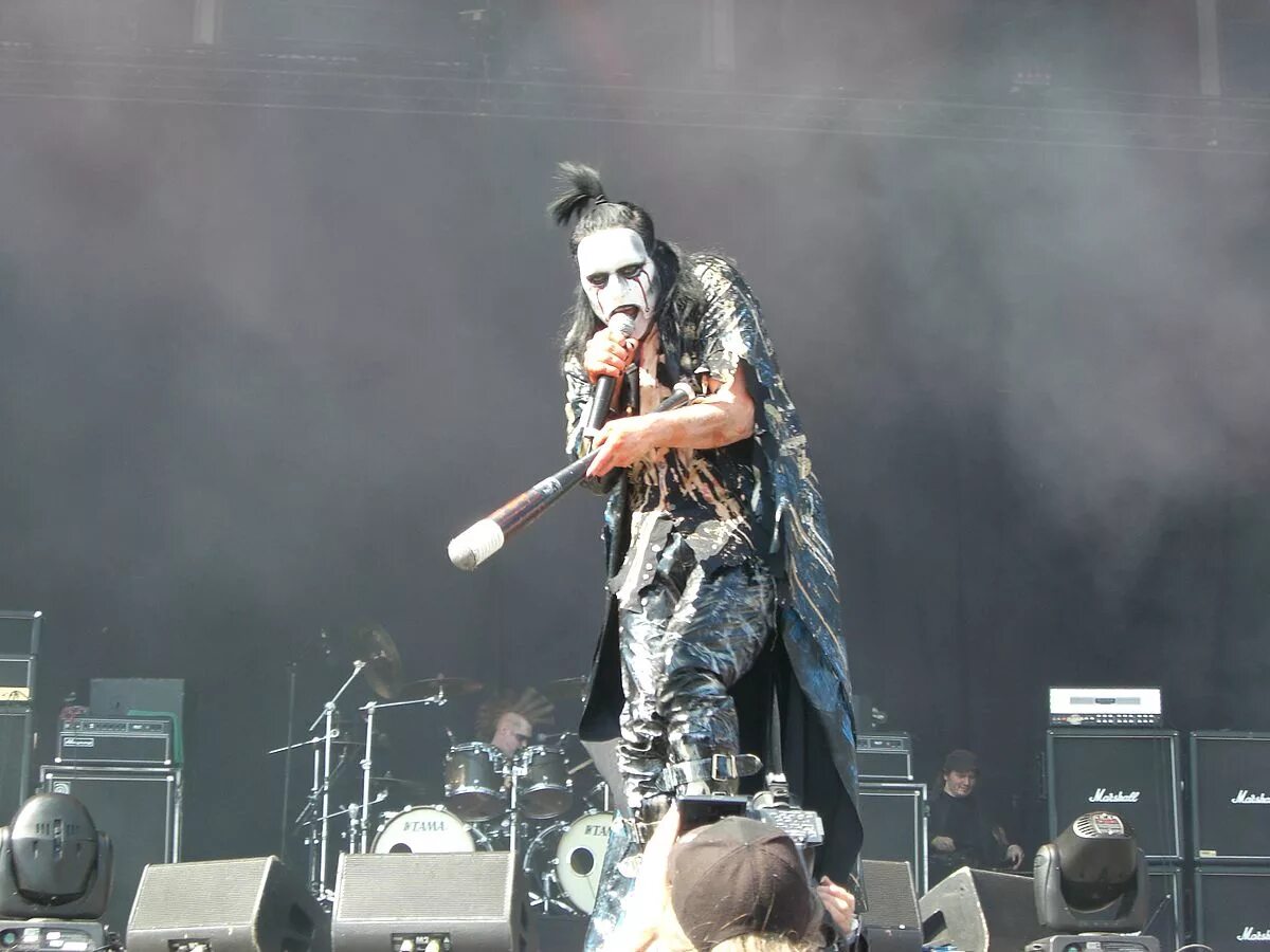 Lizzy borden. Lizzy borden группа. солист рок группы lizzy borden. хэви хэд группа. lizzy borden - menace to society (1986).