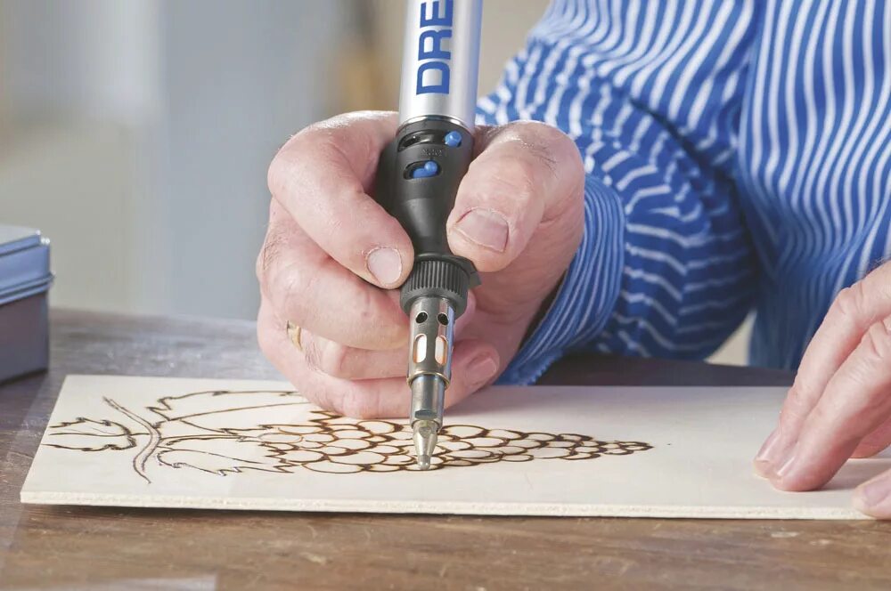 Работы гравером по дереву для начинающих. Изделия гравером по дереву. Гравер dremel 8200-5/65. Работы гравером по дереву для начинающих. Сувениры из дерева.