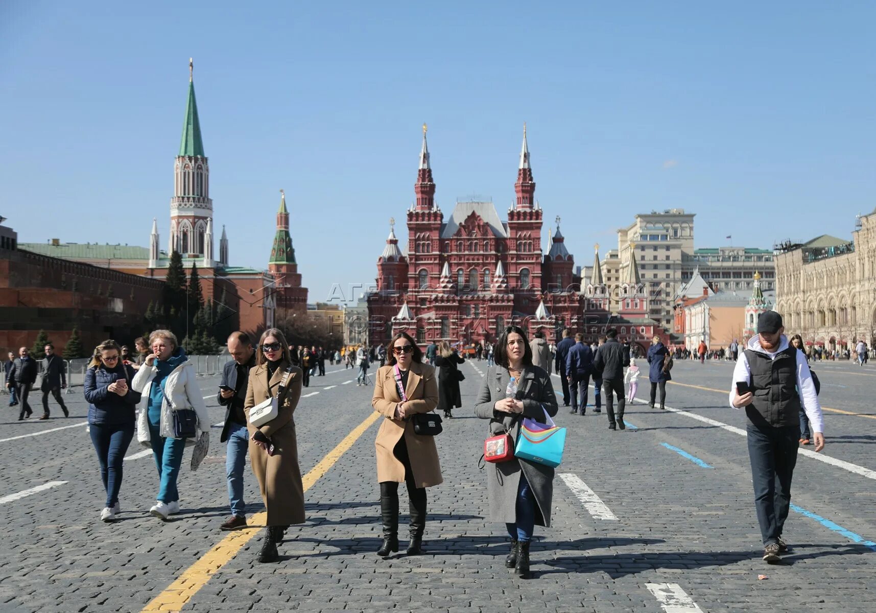 Празднование первого мая в Москве. Апрель в Москве. Май в Москве. Москва днем. Прогноз погоды москва на май 2024 года