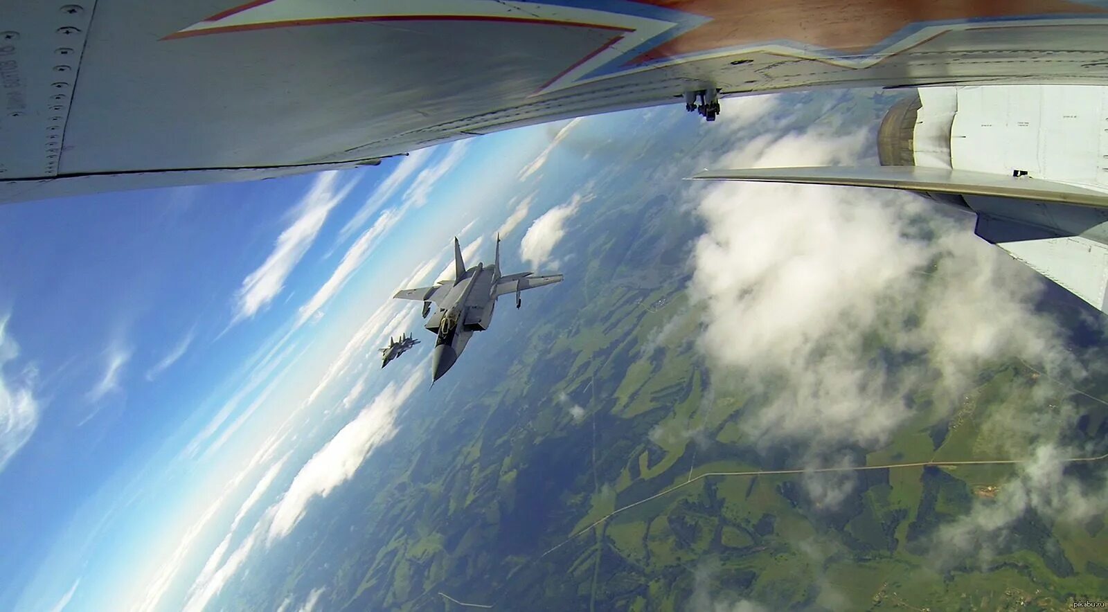 Миг-31 сверхзвуковой самолёт. Миг-31бм воздухозаборник. Миг 31 в стратосфере. Миг 31 в Ближнем космосе.