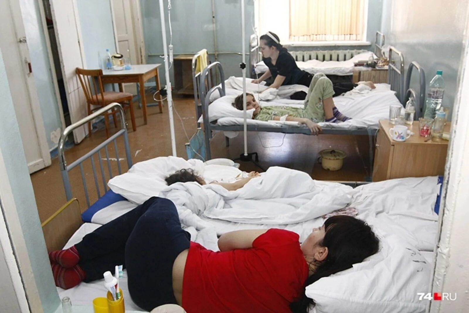 Палатка в больнице. Человек с ОРВИ В больнице. Госпитализация больных гриппом