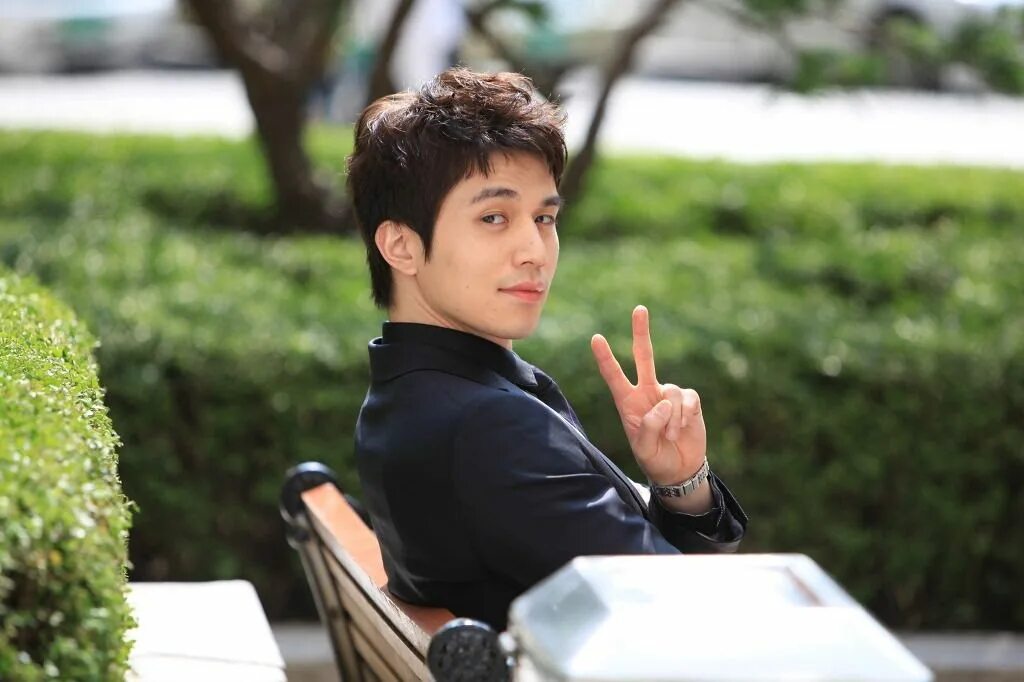 Lee dong wook. Lee dong wook. Ли дон ук 2021. Дон ук актер. Lee dong wook photoshoot.